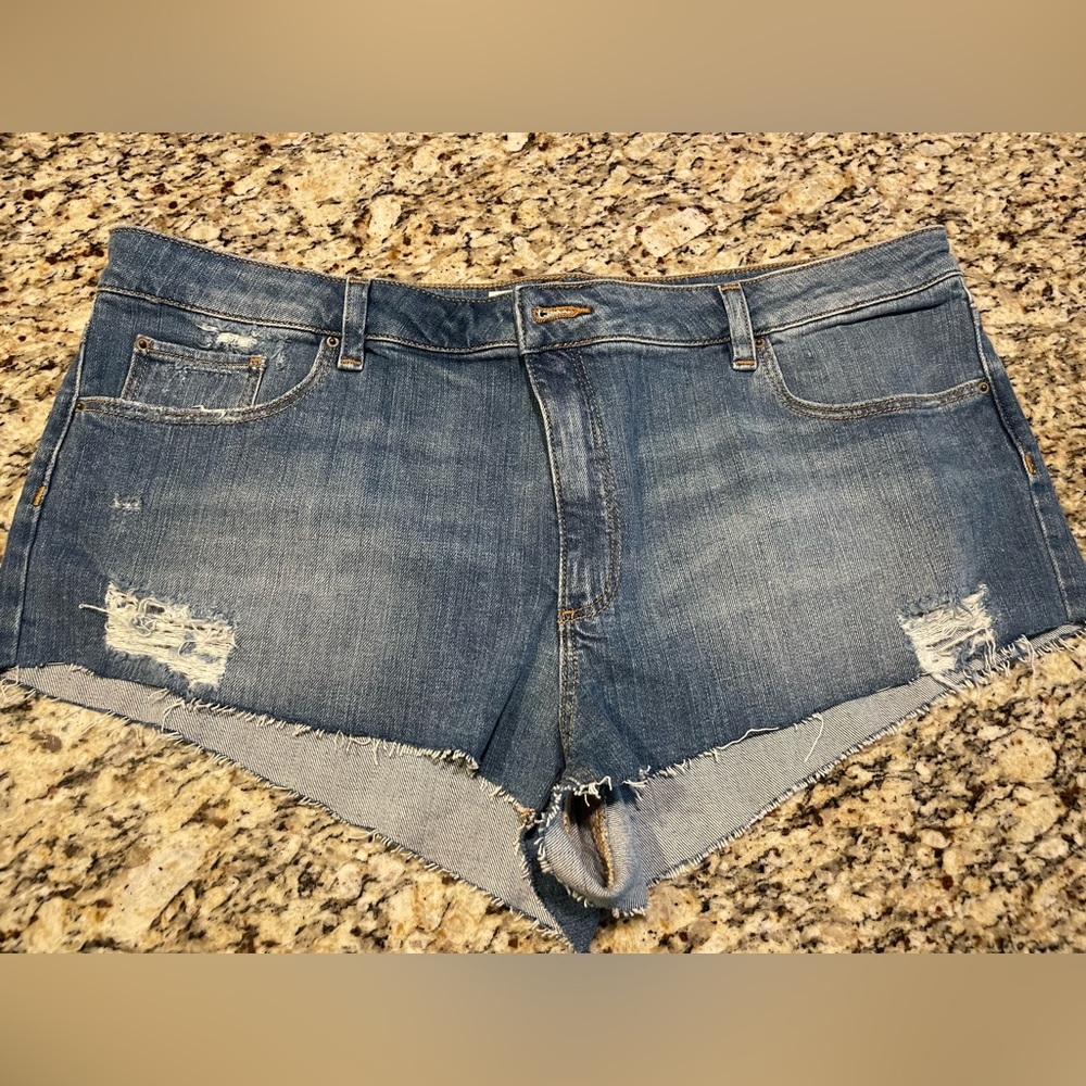 Ladies short denim shorts